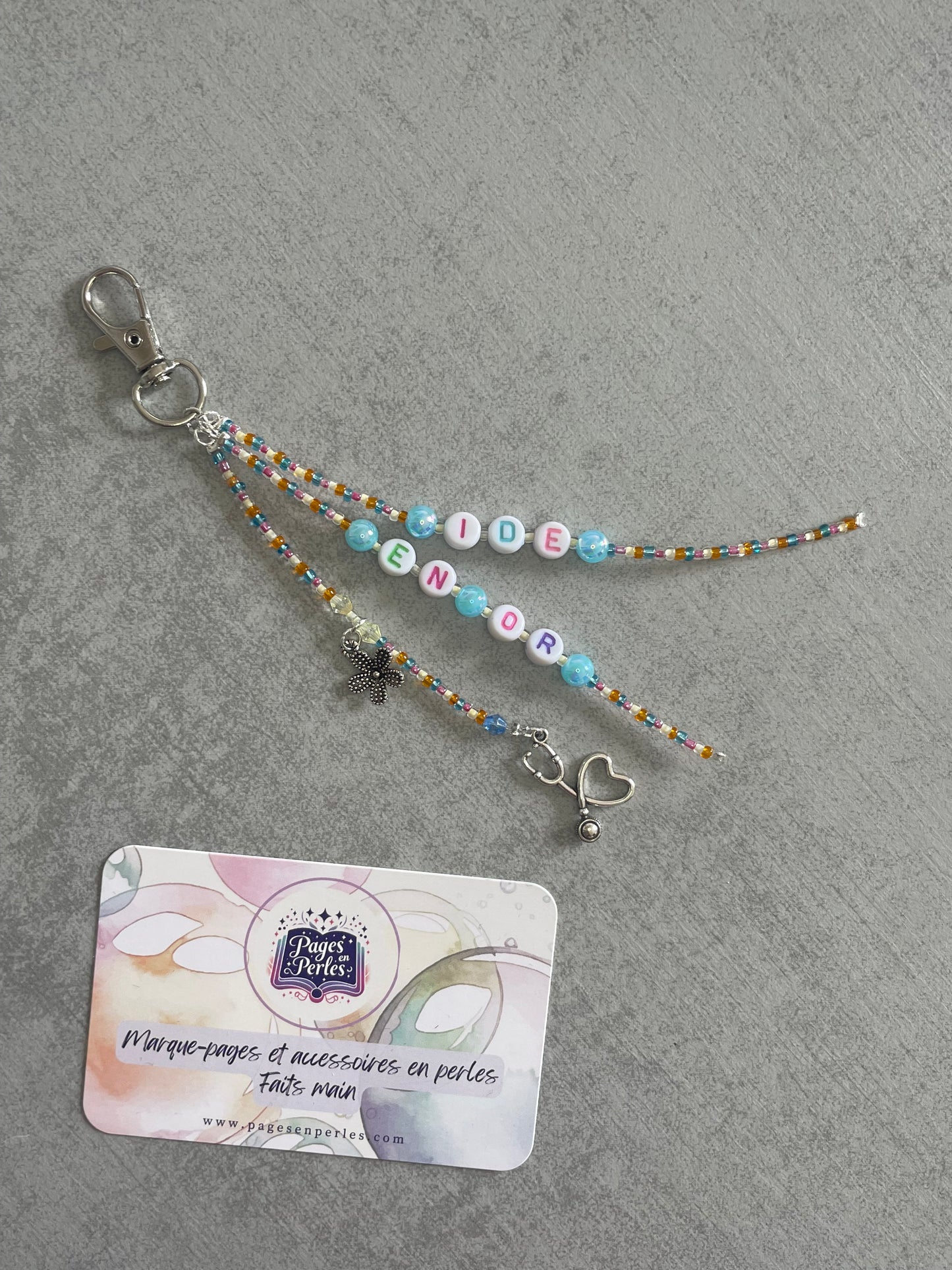 đ©ș Porte-clĂ© en perles - personnel soignant đ©ș